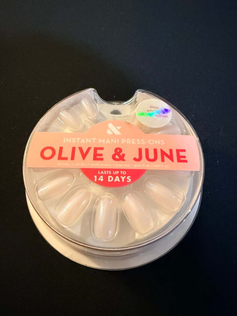 Olive & June Instant Mani Press-On Nails in Metallic Goldfish